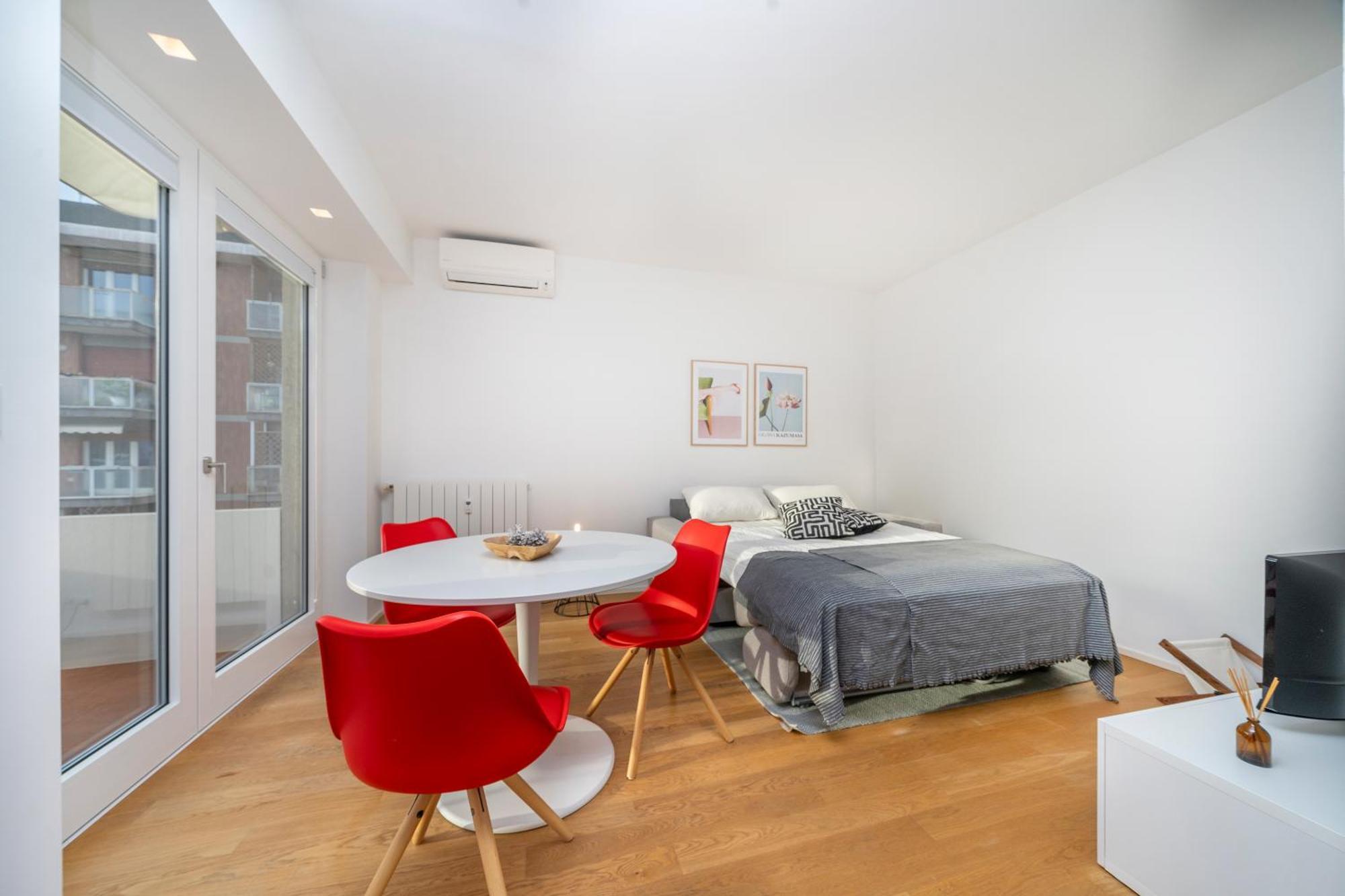Cozy & Bright Apartment - W/ Balcony Udine Exteriör bild