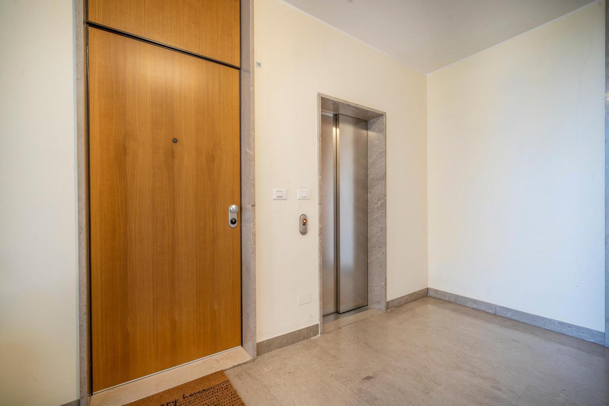 Cozy & Bright Apartment - W/ Balcony Udine Exteriör bild